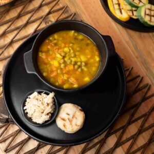 Sopa de Verduras con Pollo